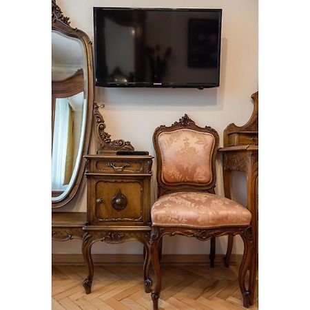 Downtown Antique Apartment Варшава Экстерьер фото